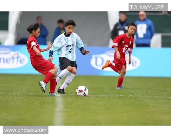 足球传奇贝拉米生涯回顾与场上风采分析